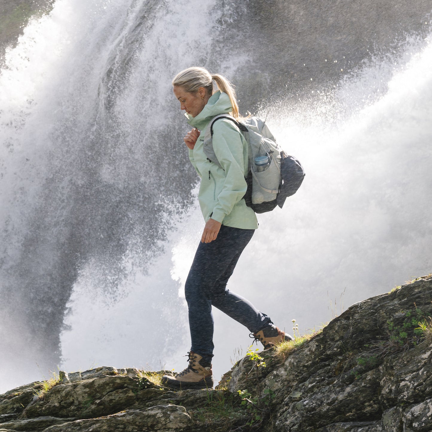 Bergans Essentials 2.5L Shell Jacket Women Mint Crush
