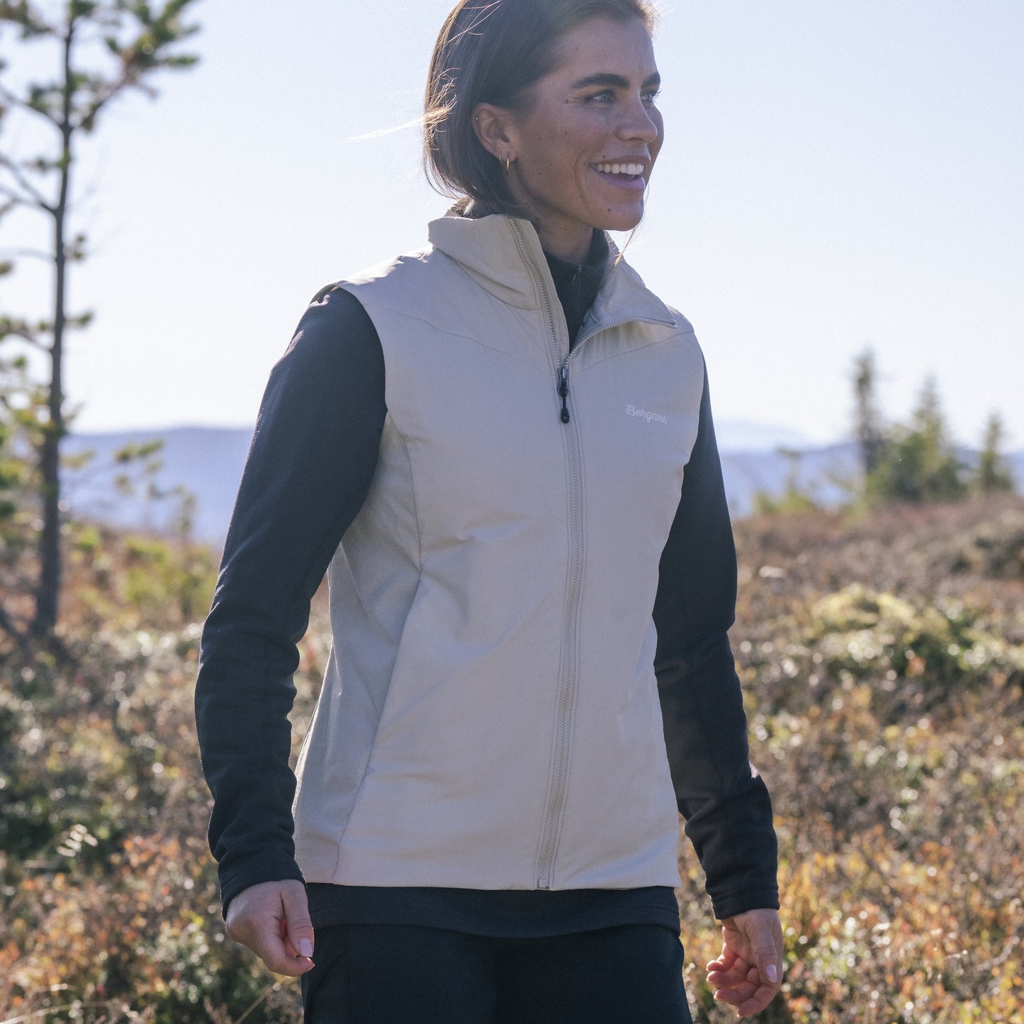 Bergans Holo Insulated Vest Women Coastal Sand
