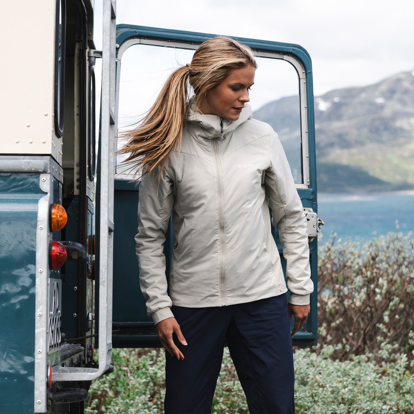 Bergans Holo Insulated Hood Jacket Women Coastal Sand